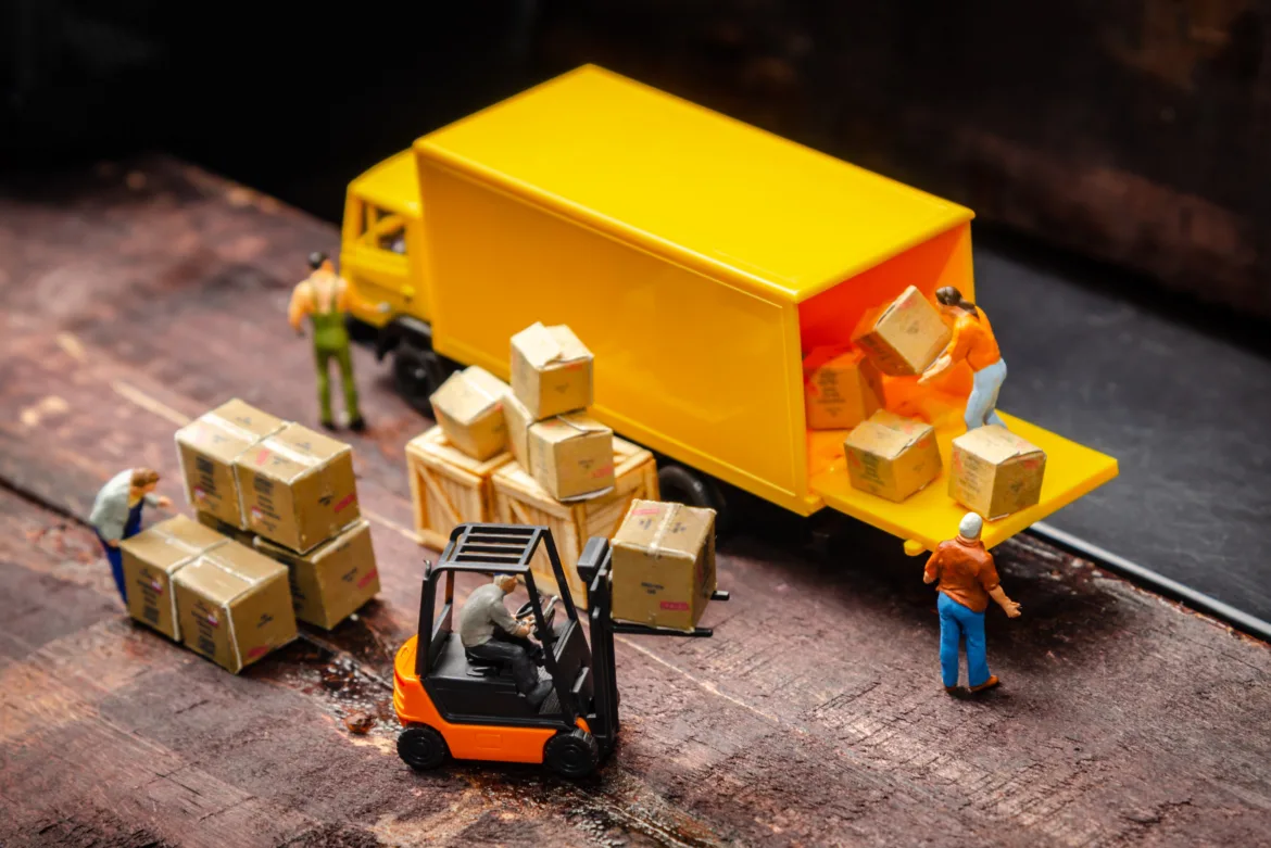 Top 3 Salvage Box Trucks You Can Bid On Today