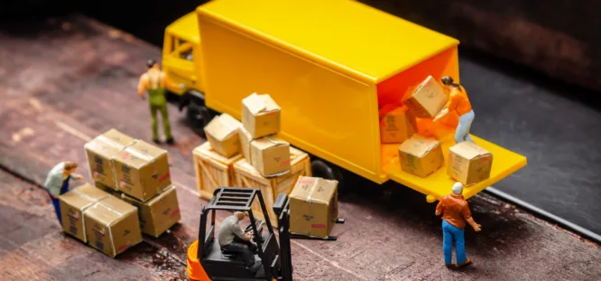 Top 3 Salvage Box Trucks You Can Bid On Today