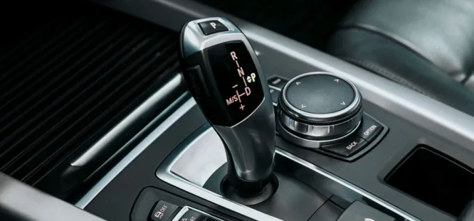 5 Things to Avoid When driving an Automatic Car