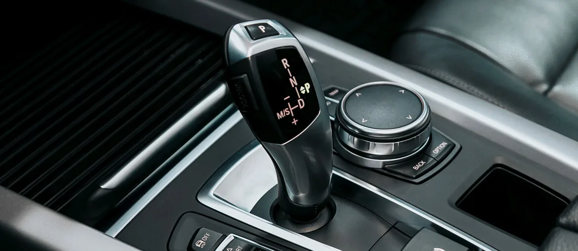 5 Things to Avoid When driving an Automatic Car