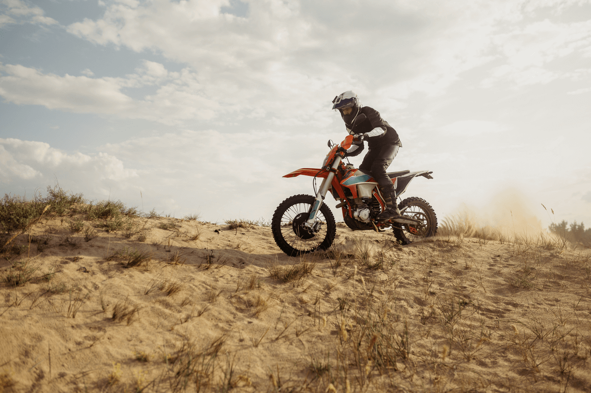 Cross-country and enduro motorcycles: what's the difference