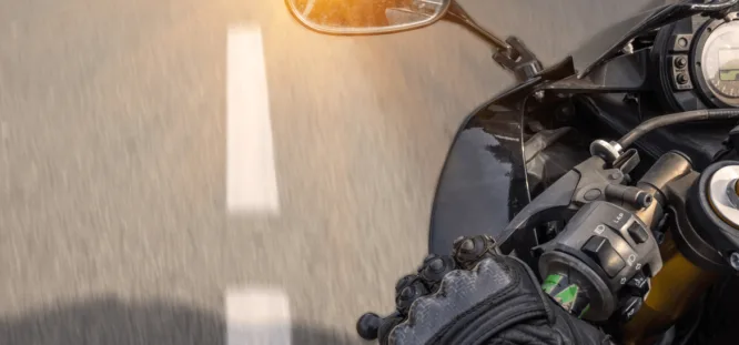 An Electric Motorcycle vs. a Gasoline Motorcycle: Which One Is Better?