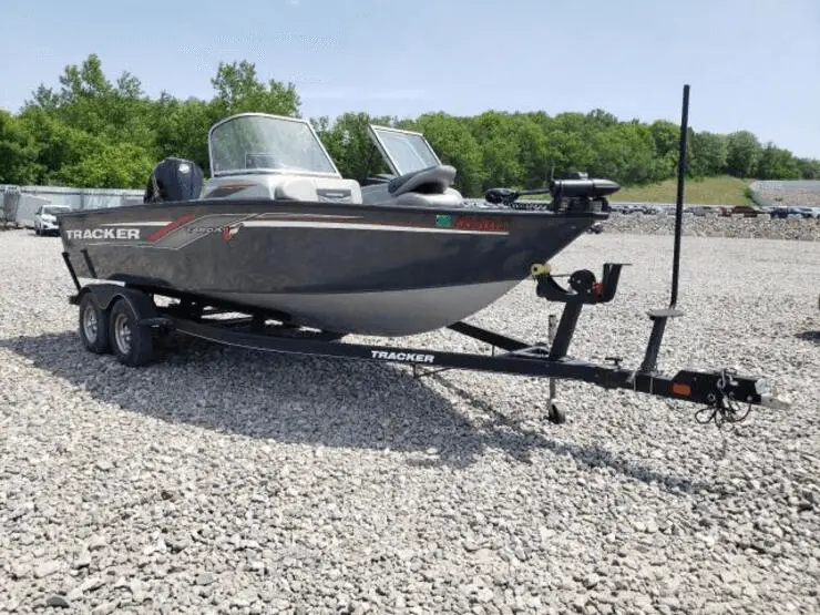 Tracker Targa V-19 WT